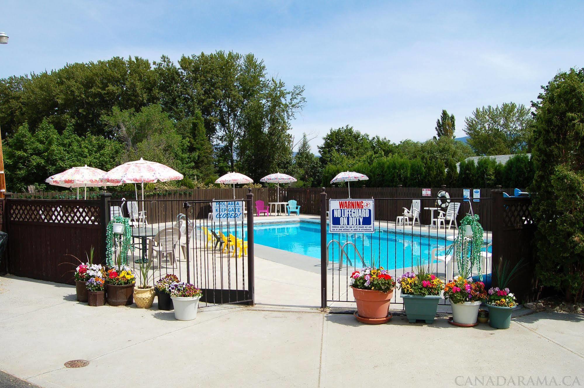 Rosedale Motel Summerland Dış mekan fotoğraf